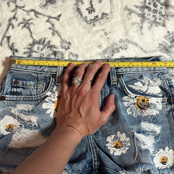 7 for All Mankind Distressed Painted Light Denim Cut Off Shorts w/ Sunflowers 23 - Picture 9 of 12